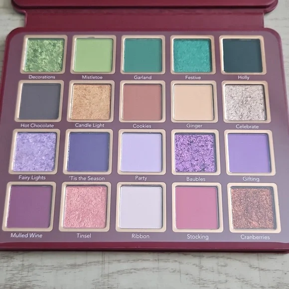 Cosmic Brushes Tis The Season Palette - Picture 1 of 3